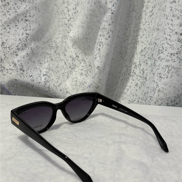 QUAY Narrow Down Sunglasses - Picture 3 of 4
